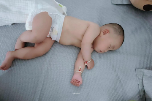 渭南三个月宝宝抬头不稳